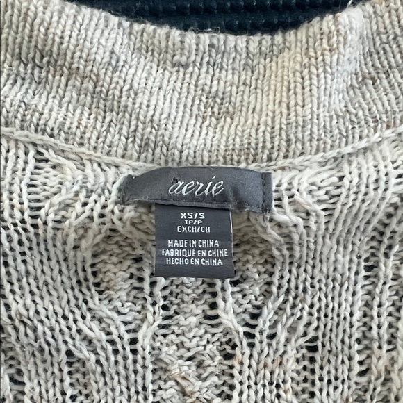Aerie Cream V-Neck Cable Knit Sweater - Picture 2 of 5